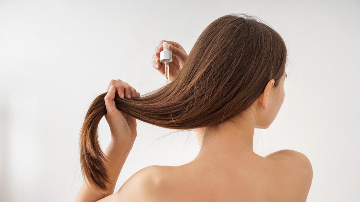 Cara Menggunakan Serum Rambut Tanpa Membuatkan Rambut Anda Lemas